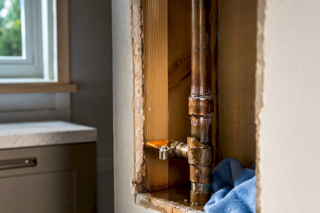 Exposed pipe joint during leak diagnosis